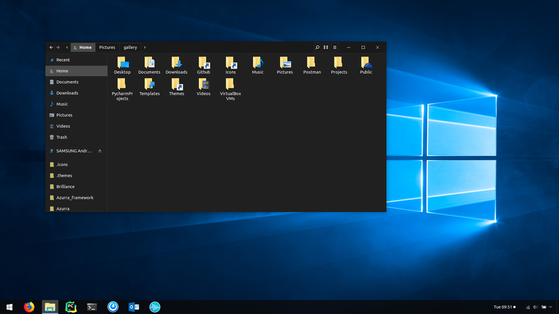 Figure 1. Theme emulating Windows 10 look and feel on Linux, built on B00merang. 